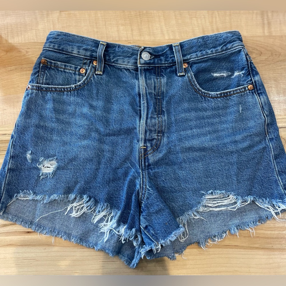 Levi’s Rib Cage Jean shorts